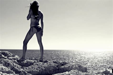 Sarei propenso a difendermi a caldo se qualcuno entra a casa mia cercando di farmi del male, a freddo credo che cercherei giustizia come farsi delle belle fotografie da soli