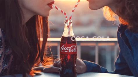 Put a little skip in your step with these timeless coke socks. Liefde Feliz Amor GIF | GIFs.nl
