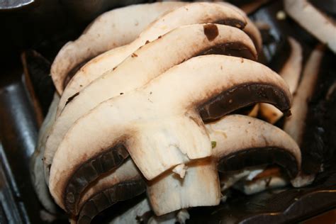 If you've ever wanted to make a meal out of warm spinach and artichoke dip, this creamy pasta is for you. Essex Girl Cooks Healthy | Low Cholesterol | Mushroom Pasta