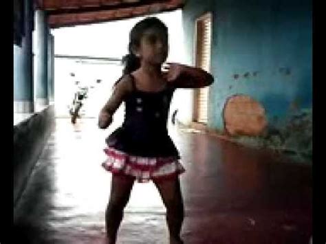 Menina de 5 anos arrasa dançando pesadão. Andressa de 4 anos Dançando Funk! - YouTube