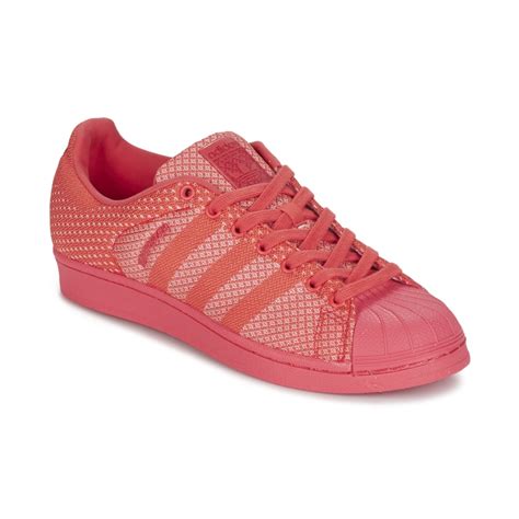 Ouvrez les portes du plus beau magasin du web ! Baskets basses Adidas Originals SUPERSTAR WEAVE Corail ...