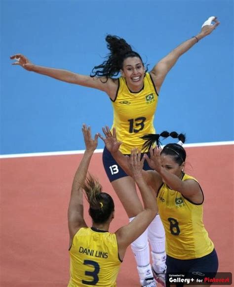 O primeiro set foi equilibradíssimo até o momento em que o placar marcava 16 a 15 para o brasil, com o japão implacável no setor defensivo. Brasil vence o Japão e está na final do Volei Feminino ...