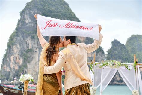 Thailand based professional wedding photographer available for your destination wedding throughout thailand, hong kong, singapore and worldwide. Thai Wedding Ceremony Grand Package : Krabi, Thailand