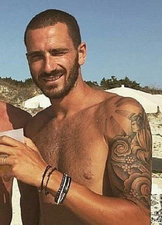 Benvenuti sulla pagina ufficiale di facebook di leonardo bonucci. 팀 옮긴게 신의 한수인 선수.jpg - 유머/움짤/이슈 - 에펨코리아