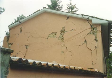 Terremoto di umbria e marche del 1997 (it); 26 settembre 1997, un violento terremoto colpisce Umbria e ...