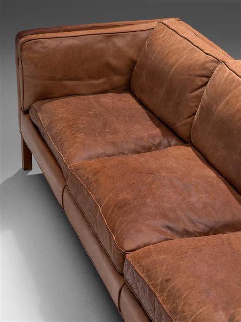 Quiero comprar barato más detalles. Danish Three-Seat Sofa in Cognac Leather and Oak at 1stdibs