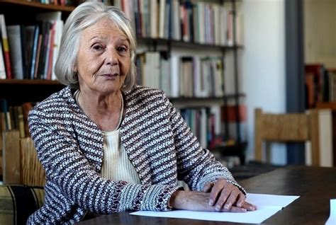 Las capas medias parecen haber abandonado a mauricio. Beatriz Sarlo está a favor del impuesto a las grandes ...