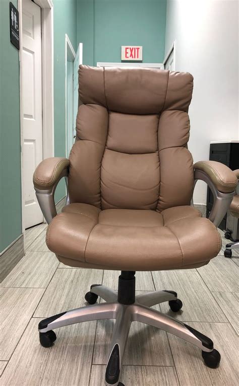 The aeron's advanced materials and lumbar support actually adapt to the way you sit. Office chair, good condition $40 and I have 7 of them for ...