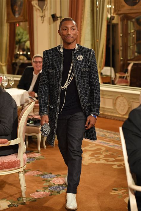 William b travis academy vngrd for academically tag. Chanel-Modenschau mit Karl Lagerfeld in Hamburg: Ahoi ...