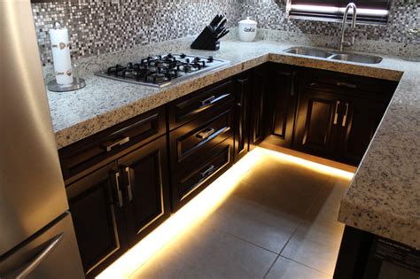 Tap the pry bar with a hammer to loosen the molding from the toe kick. Kitchen - toe kick LED lighting - Contemporary - Kitchen - Other - by Centenario - Fabricantes