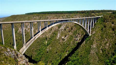 Nature's valley is a holiday resort and small village on the garden route along the southern cape coast of south africa. Garden Route mit Natures Valley, Bungee Sprung und Knysna