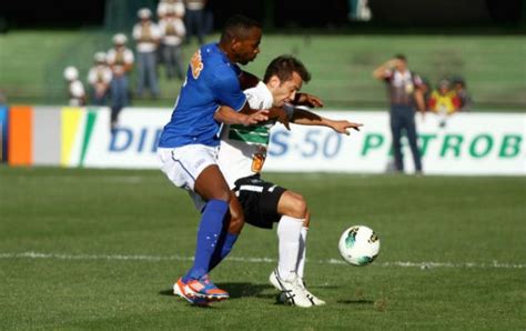 Éverton ribeiro 2 4 1 1 1 nasc./idade: Coritiba x Cruzeiro - Campeonato Brasileiro 2012 ...