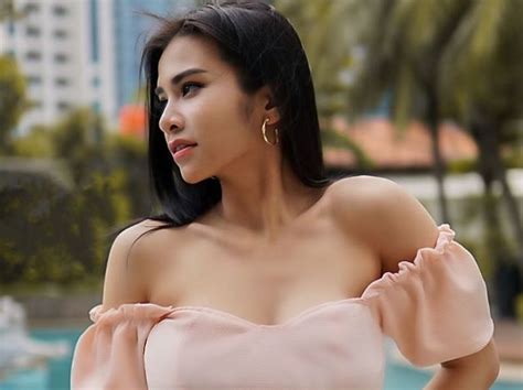 Maria vania digenjot ena ena di shopee live hot (18+). Intip Pesona Maria Vania yang Bikin Pria Terpana, Sweet ...