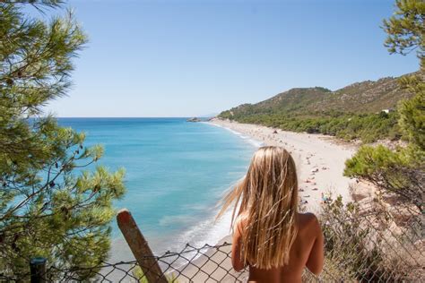 Unter den freunden der freikörperkultur gilt die grande nation als. Campings naturistes en Corse - Airs des Caraïbes à la mer ...