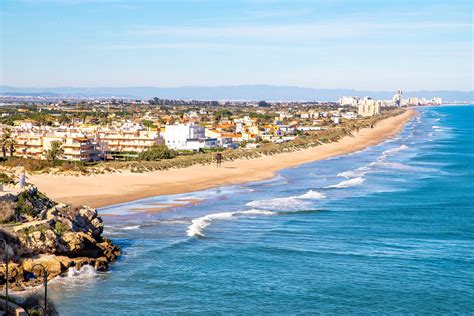 Nos encontramos en cullera, en playa del racó, con una amplia oferta de ocio para todos los gustos y a tan 35 minutos de valencia. PLAYA DOSEL - Cullera Turismo