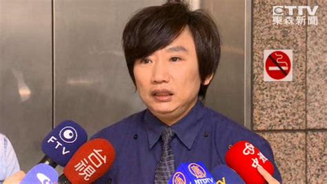 Видео 秦偉風暴出現「第6名女性」 控：臉書認識騙回家 канала 東森新聞 ch51. 秦偉被爆欠債 「兄弟」債主追到教會叫囂狠嗆! | ETNEWS星光雲 | ETNEWS新聞雲