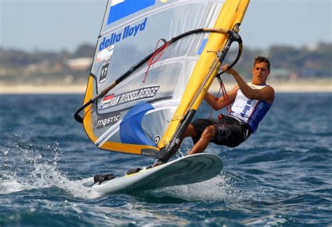 Dorian van rijsselberghe tijdens de medailleceremonie in rio de janeiro in 2016 anp. Windsurfcamps met Dorian van Rijsselberghe | Zeilen