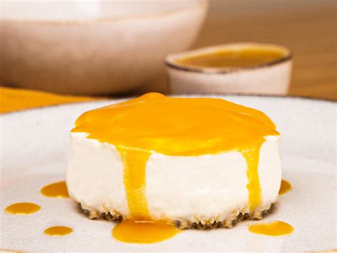 La recette cheesecake américain au coulis de fraise. Recette bio de Cheesecake exotique ananas au coulis de mangue