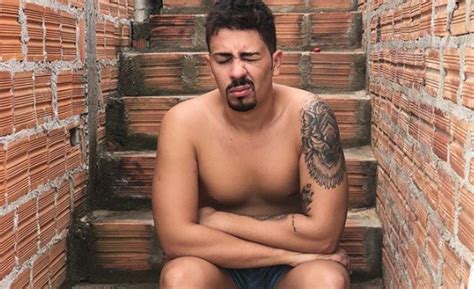 Gente não precisa falar pra nadine que o namorado dela ficou com carlinhos maia pra ela terminar não, é só mostrar esse vídeo que ela termina na hora pic.twitter.com/7ijandhkk0. Carlinhos Maia manda recado após mãe biológica aparecer ...