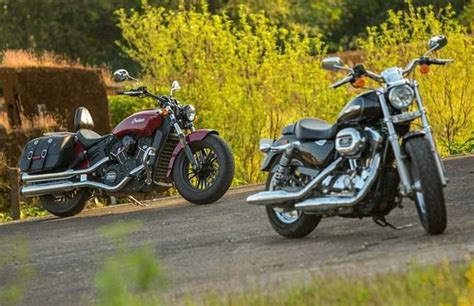 Je n'ai besoin de personne en harley davidson je n'reconnais plus personne en harley davidson j'appuie sur le starter et voici que je quitte la terre. Harley-Davidson 1200 Custom Vs Indian Scout Sixty - Rediff ...