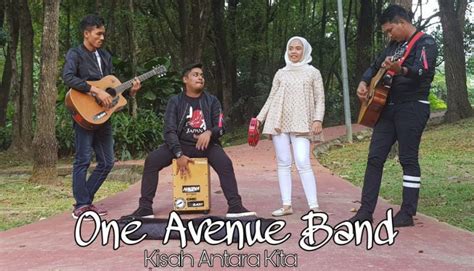 Mengapa terjadi oh pada diri ini haruskah ku meneruskan lagi kisah kita yang telah kita bina bersama kini tlah hancur karena kau memilih dia. Lirik Lagu Kisah Antara Kita - One Avenue Band (OAB ...