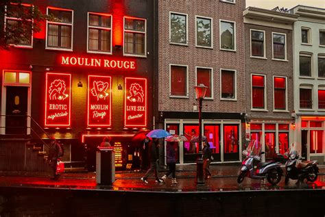 Interesting facts about the amsterdam red light district. INSIDE AMSTERDAM'S RED LIGHT DISTRICT | Travel for Difference