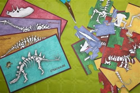 Si vos enfants sont fascinés par le cruel tyrannosaure, s'ils adorent jouer avec leur ptérodactyle en peluche et qu'il ne dessinent que des iguanodons et autres tricératops, alors n'hésitez pas : Chasse au Trésor Dinosaure à télécharger et imprimer pour ...