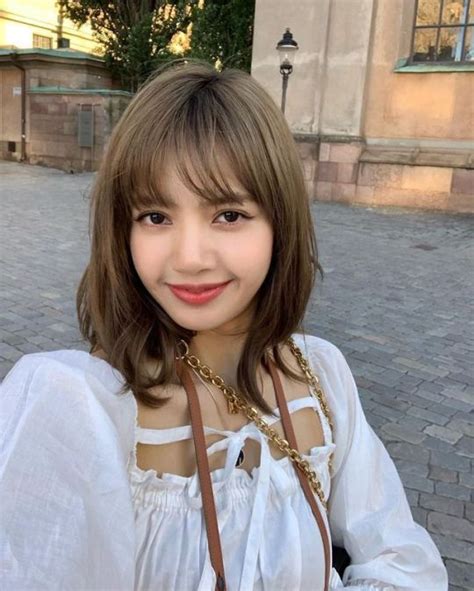 Siete días más tarde la tercera integrante, quien se desempeñaba como modelo y actriz en campañas publicitarias. Lιsᥲ #Lisa #BlackPink | Blackpink lisa, Lalisa manoban, Lisa