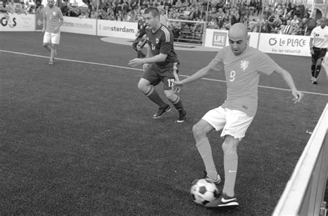 Voetbal is een nationale sport in nederland. WK Voetbal voor daklozen: Nederland wint van Finland (7-1 ...