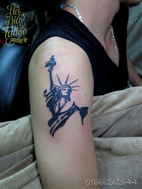 Ảnh xăm ở bắp tay đẹp cho nữ. liberties tattoo, tribal tattoo,biceps tattoo, hình xăm nữ ...