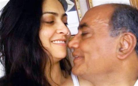 Amrita rai is also such a figure in india's media world! NYT makes a blooper of Digvijaya Singh's photo