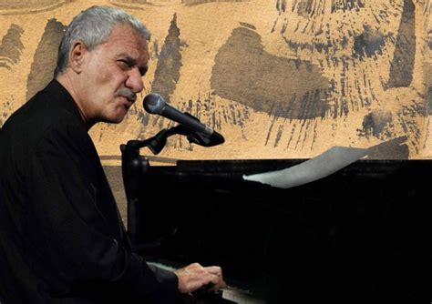 Born 6 january 1937) is an italian singer, pianist, composer, and lawyer notable for his grainy, resonant voice. Paolo Conte per l'AIRC e Jazzmi | Metro News