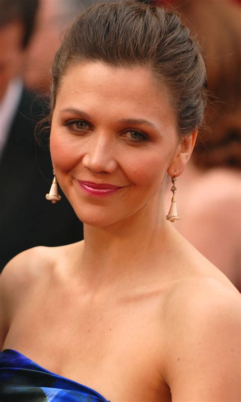 Maggie's mother was a midwife and she grew up around medical settings. Maggie Gyllenhaal - Wikipedia