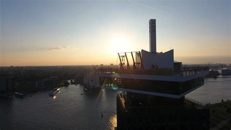 Europas höchste schaukel und ein atemberaubender blick über amsterdam. Schaukeln in 100 Meter Höhe: Höchste Schaukel Europas in ...