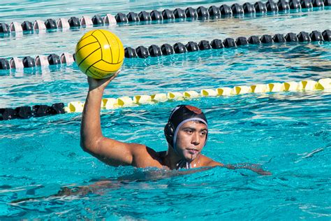 Mert a parádés, a szenzációs, a csodalálatos sem fejezi ki hűen azt, amit a tatsumi water polo centre uszodájában láttunk. Boys water polo blows La Cañada out of the water - Tiger ...