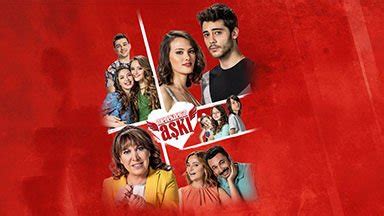 Öğretmen anne ve futbol antrenörü babasının. ShowMax TV