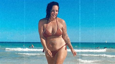 Die fans gehen auf die barrikaden. Bikini-Offensive: Jetzt zeigt Daniela Büchner ihren ...