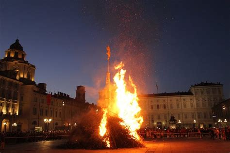 Un tradizionale rito del folklore popolare. San Giovanni, il patrono di Torino: la storia, la leggenda ...