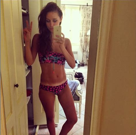 Samra kesinovic, 17, and her friend sabina selimovic, 15, fled their homes and traveled to syria in april 2014. PICS Una Foden Bikini Body: Killer Abs After Baby