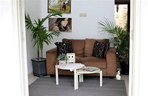 Penggunaan furniture tersebut akan melahirkan suasana positif ke dalam rumah. Sofa Minimalis Untuk Ruang Tamu Kecil Harga Murah | Ruang ...