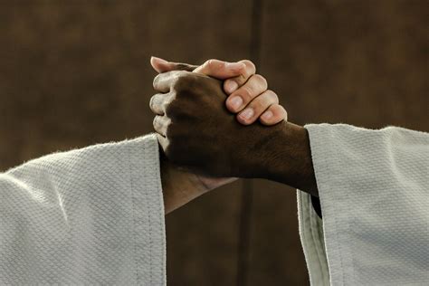 Torna nella posizione di partenza. Judo per dimagrire: esercizi da fare a casa | Pourfemme