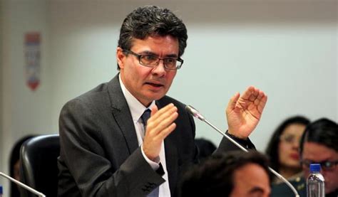 Alejandro gaviria insiste en abrir debate de legalización total de marihuana. Alejandro Gaviria criticó agresividad en Twitter | La FM