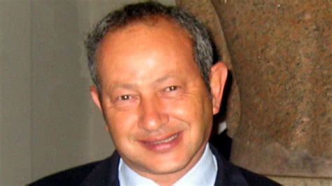 Il a alors le projet de mener l'expansion du groupe en en 1998, naguib sawiris lance mobinil, un opérateur de téléphonie mobile qui devient rapidement. Un magnate se erige portavoz empresarial en la transición ...