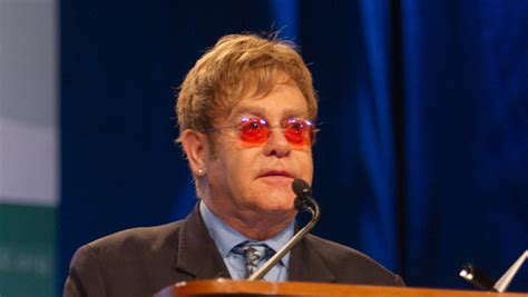 I thought you were reggie dwight. Elton John: Wäre gern ein junger Vater | TIKonline.de