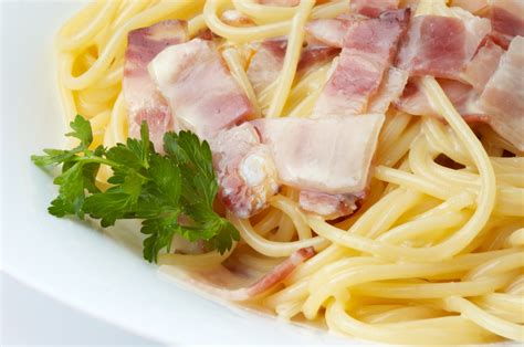 Nu trebuie să aduceţi nici o modificare orelor din tabel. ReteteleTale: Spaghete carbonara - Sfatulparintilor.ro