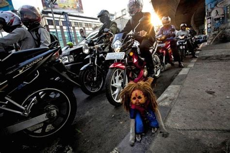 Performing Street Monkeys of Indonesia (16 pics)
