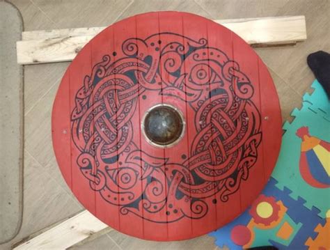 The magic of the internet. A Majestic DIY Shield Made In Viking Style (16 pics) - Izismile.com