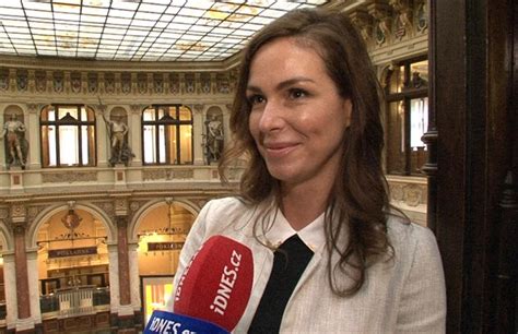 Radovan vítek (1971 doğumlu) çek milyarder gayrimenkul yatırımcısı ve ofisler de dahil olmak üzere 418 mülkten oluşan 9,8 milyar euro'luk emlak portföyüne sahip cpi property group 'de çoğunluk hissedarıdır. Manželka miliardáře Vítka: Radovan se vrací z práce domů ...