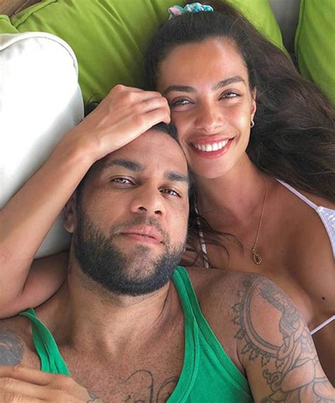 La canaria ha respondido a algunas preguntas a través del. Joana sanz y dani alves | MARCA.com