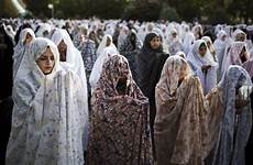 islam muslim veils women muslims wear religious do why cnn jewish chador head dress face people cloak length convert large